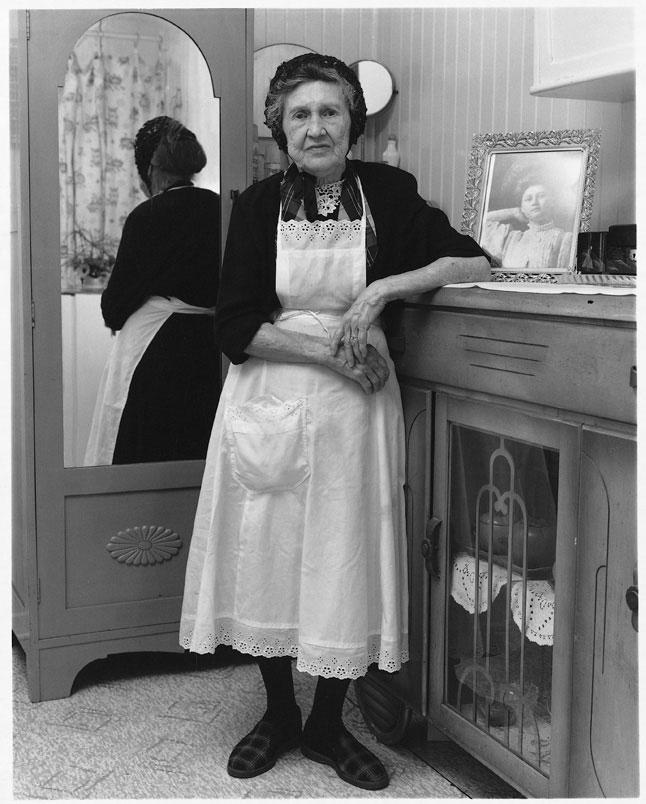 Gabor Szilasi <em>Mme Alexis (Marie) Tremblay dans sa chambre à coucher. Isle-aux- Coudres, Charlevoix, septembre-octobre, 1970</em> 1970 Courtesy Art 45