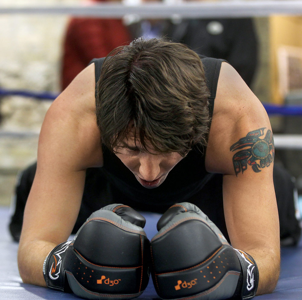 The tattoo on Justin Trudeau's upper left arm—visible during his February 2013 workout at the Pan Am Boxing Club in Winnipeg—is adapted from Haida artist Robert Davidson's painting <em>Raven Bringing Light to the World</em>.  Photo: Joe Bryksa/Winnipeg Free Press.