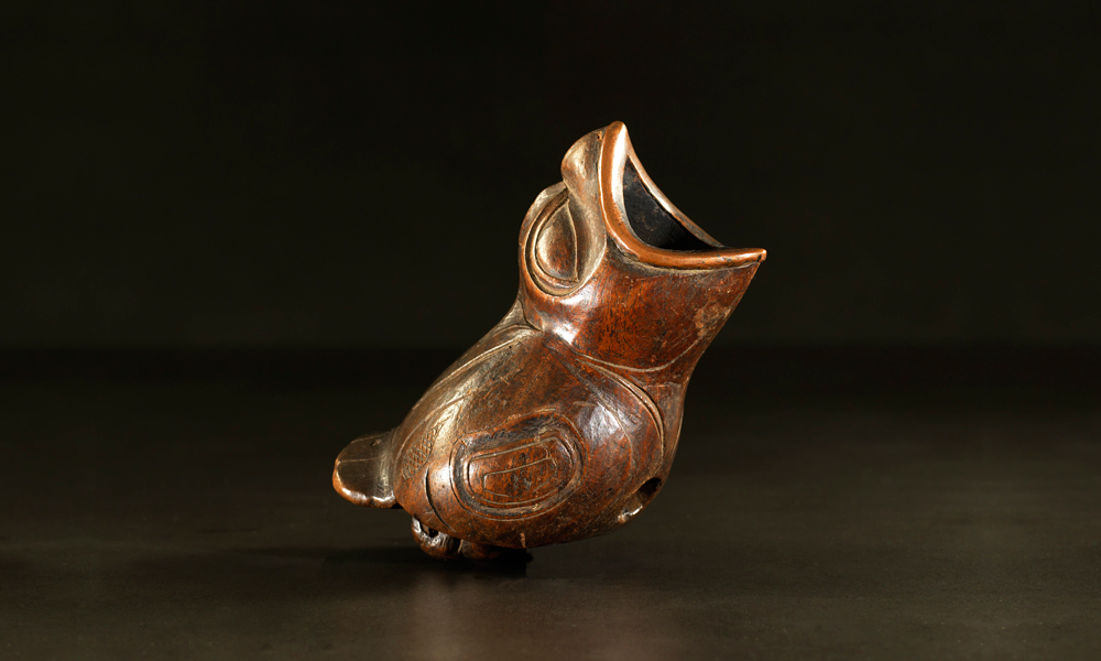 Pipe bowl in the form of a bird. Tlingit, late 19th century. Hardwood, copper. Image courtesy UBC Museum of Anthropology.