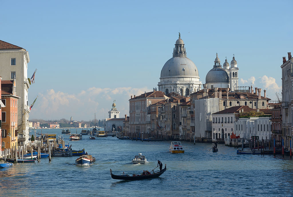 A view of the Grand Canal in Venice. Photo: Wolfgang Moroder <a href="https://commons.wikimedia.org/wiki/File:Canal_Grande_Chiesa_della_Salute_e_Dogana_dal_ponte_dell_Accademia.jpg">via Wikimedia Commons</a>.