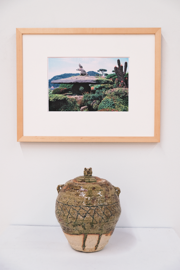 Glenn Lewis<br>
<i>Iso Koen</i>, 2015<br> 
<i>Kagoshima</i>, 1981<br>
Ceramic pot 10 x 7 x 7 in. and photograph 8 x 12 in.<br>
Courtesy the artist / Franc Gallery<br>
Estimate: $2,900
