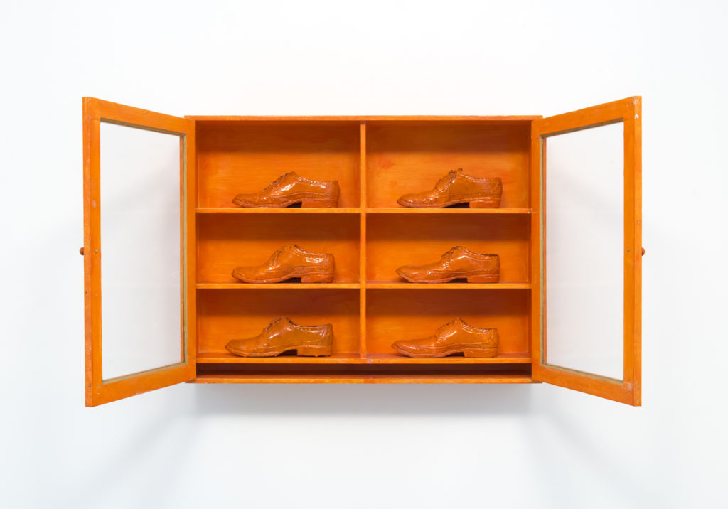 Gathie Falk, <em>Bootcase with 6 Orange Brogues</em>, 1973. Glazed ceramic, painted wood and glass, 71 x 95 x 16 cm. Photo: Site Photography.