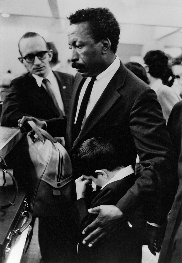 Paulo Muniz, <em>Untitled, Rio de Janeiro, Brazil</em>, 1961. Gelatin silver print. Courtesy the Gordon Parks Foundation.