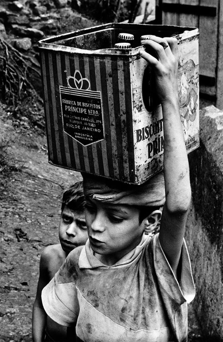 Gordon Parks, <em>Untitled, Rio de Janeiro, Brazil</em>, 1961. Gelatin silver print. Courtesy the Gordon Parks Foundation.