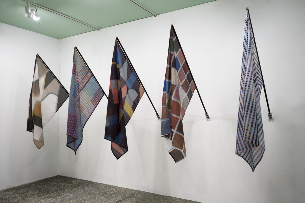 John Monteith, <em>Kindred Spirits</em> (installation view), 2018.
Dye sublimation prints on nylon, wood and brass, each flag 1.27 m x 93.9 cm x 1.52 m. Courtesy Division Gallery.