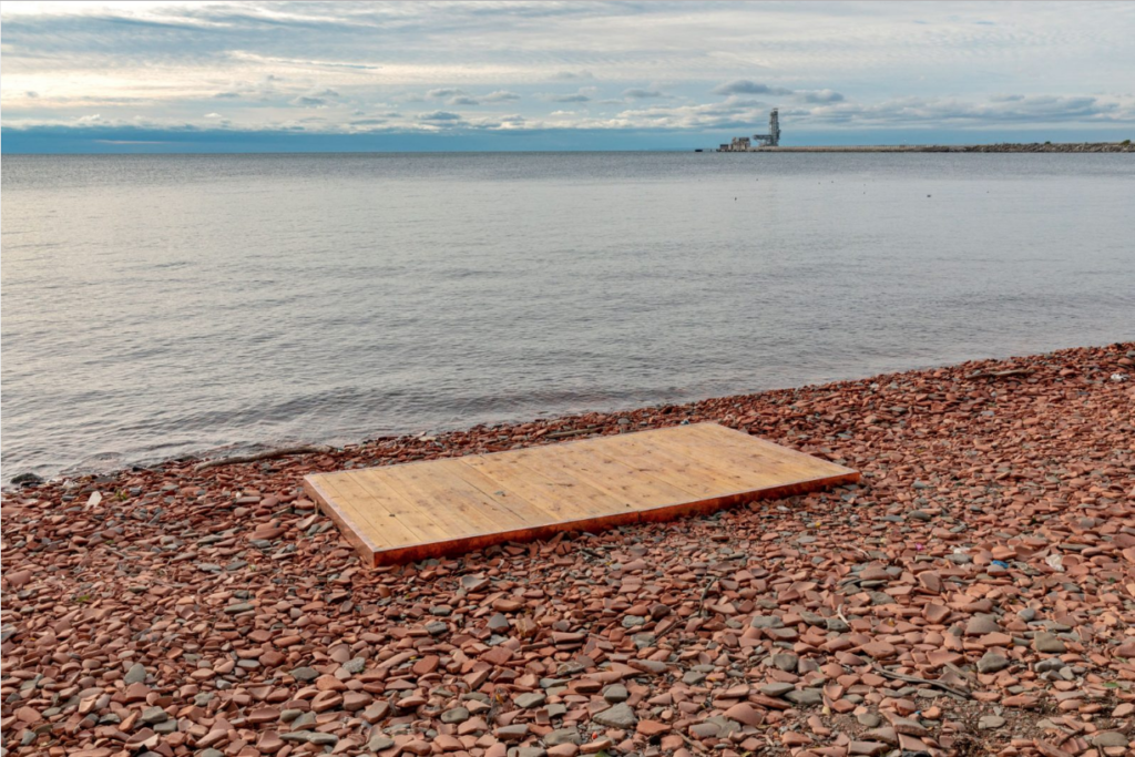 Dylan Miner, <em>Agamiing – Niwaabaandaan miinawaa Nimiwkendaan // At the Lake—I see and remember</em>, 2018. Commissioned by Blackwood Gallery for <em>The Work of Wind: Air, Land, Sea</em>. Courtesy Blackwood Gallery. Photo: Toni Hafkenscheid.