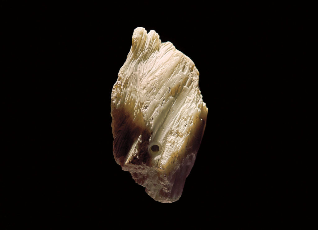 A detail from Niap’s ᑲᑕᔾᔭᐅᓯᕙᓪᓛᑦ <em>Katajjausivallaat, le rythme bercé</em> (2018). Courtesy Oboro. Photo: Romain Guilbault.