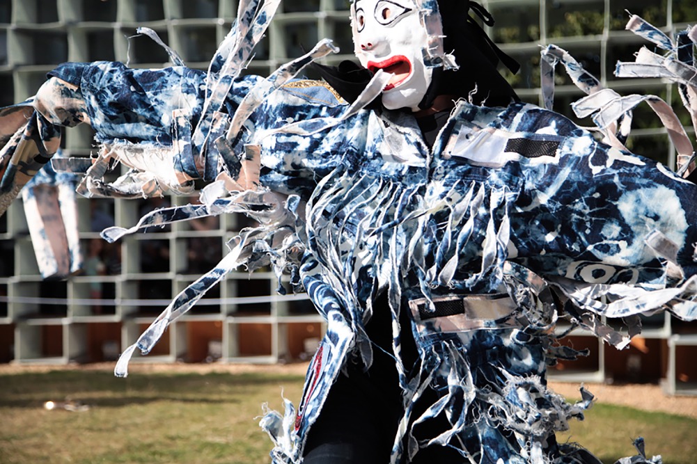 Zadie Xa, <em>Linguistic Legacies and Lunar Exploration</em> (performance documentation), 2016. Photo Manuela Barczewski. 